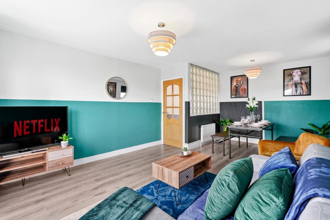 فيلا Leek Woottonفي The Stylish Warwick Abode - Balcony - Garden المظهر الخارجي الصورة